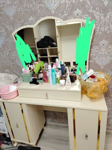 9 ayin mebelidi Ela vəziyyətdədir. Stol stul da var komplekde