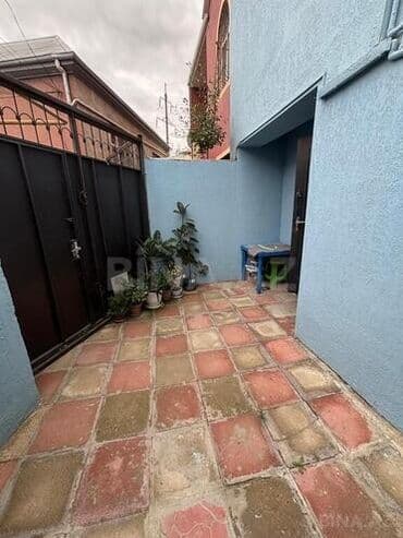 2 mərtəbəli həyət evləri: İki mərtəbəli həyət evi - Ümumi plan: 2 mərtəbə, balkonlu fasad — 17