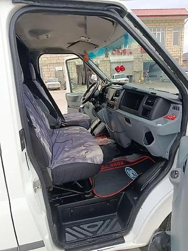 3 23 most: Ford Transit yük mikroavtobusu - Korpus: ağ rəngli, qapalı furqon — 4