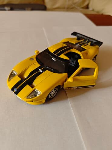 Əntiq saatlar: Sarı rəngli, qara zolaqlı Ford GT model avtomobil oyuncağı. Bu kiçik — 3