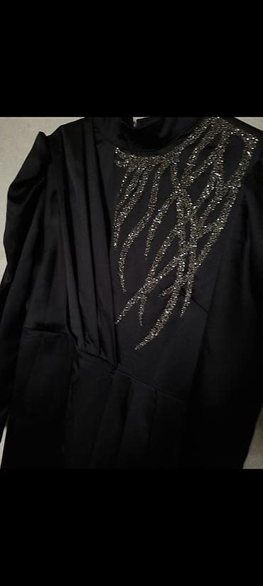 Qara gecə/libas – uzun, zərif və qapalı kəsim - Rəng: saf qara - — 2