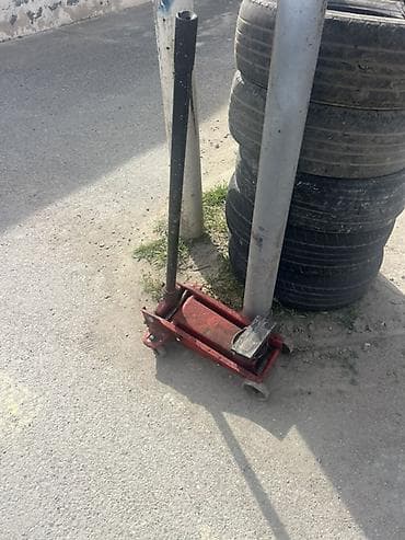teker aparat: Avtomobil şin servisi üçün avadanlıq komplekti Tərkib: - Şin — 5