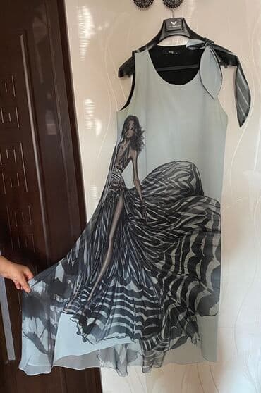 qadın geyimləri və qiymətləri: PHARDİDEN ALİNİB.120 manata. cemi 2 defe geyınılıb.42 razmerdi. 40-44 — 2