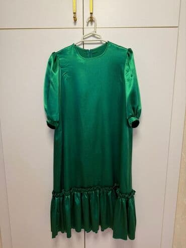 donlar 2022 instagram: Qadın geyimləri dəsti – 3 model 1) Zümrüd yaşıl atlas paltar - — 5