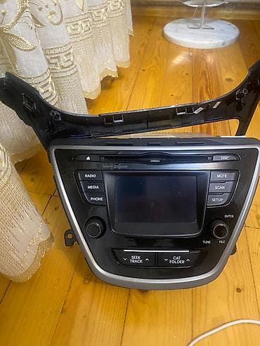 avto monitor: Satilir ustden cixma orginal manitordu elantra 2015 — 1