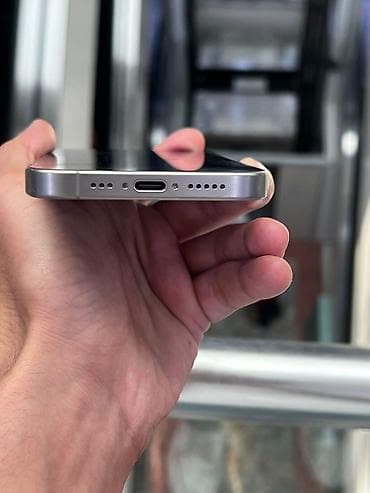 apple airpod: IPhone 15 Pro, 256 GB, Natural Titanium, Face ID — 3