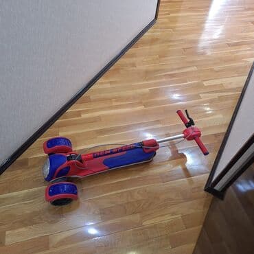 детский мотоцикл каталка: Uşaq skuterı – 3 təkərli, qırmızı-mavi rəngdə Xüsusiyyətlər: - Üç — 3