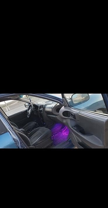 ij disklər: Hyundai Santa Fe – mavi rəngli, 5 qapılı SUV. Texniki və dizayn — 6