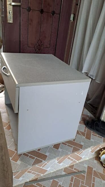 İşlənmiş, Dəhliz dolabı