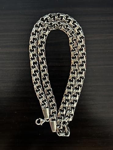 Gümüş boyunbağı 925 əyyar 80 qram.




Gumuş,gümüş