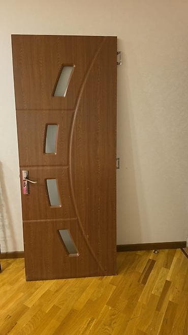 qapi: Qapi 7eded 
50azn biri
Nerimanov 7376 leli — 1