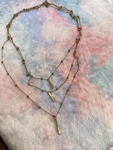 Колье: Qızılı rəngli üçqat boyunbağı - Dizayn: Laylı (3 qat) zəncir; hər — 1