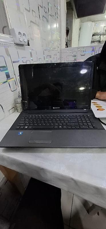 Packard Bell noutbuk Xüsusiyyətlər: - Ekran: 15.6 düym, parlaq örtük