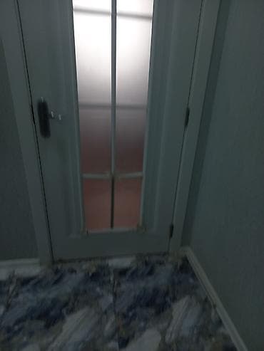 seyif qapi: 5 ədəd işlənmiş şüşəli qapı. 2si normal vəziyyətdədir, 2si — 4