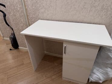 komputer masası: Ofis dəsti: kompüter masası və kreslo ikisi 100 azn tek tek alınsa — 1
