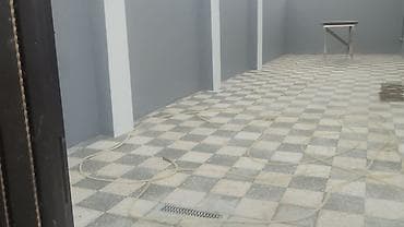 Satılır: həyət evi - Həyətyanı sahə: Hündür hasarlı, dəmir darvazalı