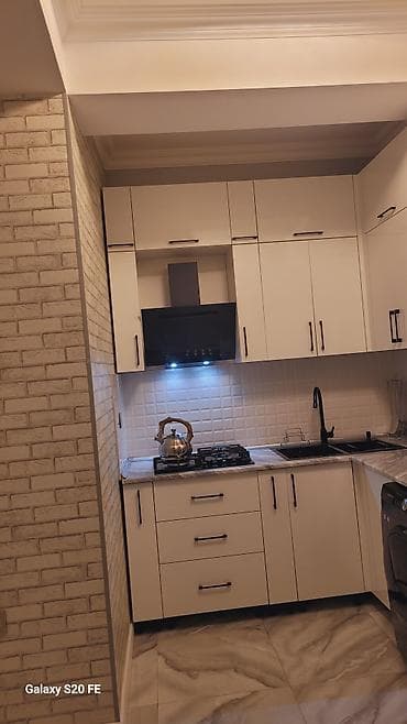 paltar dolab: Mətbəx mebeli dəsti – müasir L formalı dizayn - Rəng: ağ fasadlar — 1