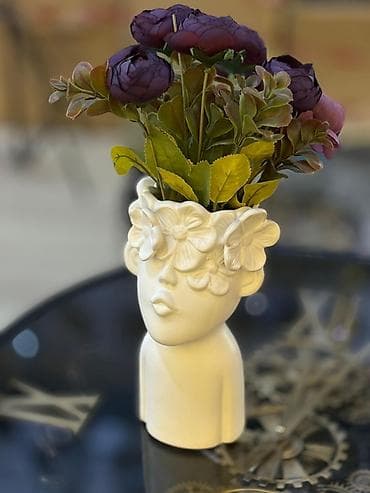 Vazalar: Bir vaza, Keramika — 3