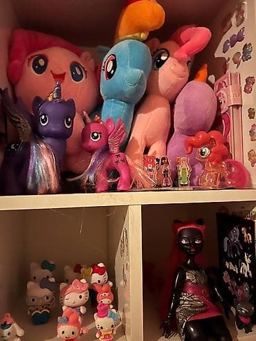 stranger things kinder: My little pony Monster High Hello Kitty — 1