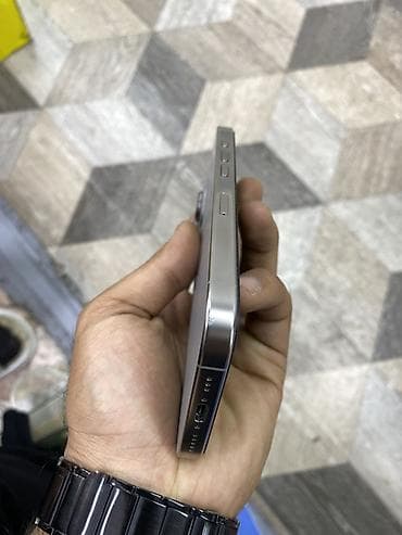 tank 3 pro max: IPhone 16 Pro, 256 GB, Ağ, Face ID — 4