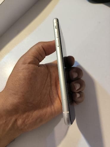 apple m1: IPhone 11, 64 GB, Qara, Face ID — 6