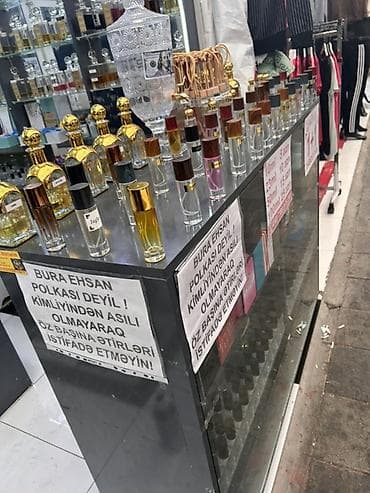 Ətriyyat: Ətir Kupsinleri ve vitrin satilir tek tekde satilir. Yer baglanir — 2