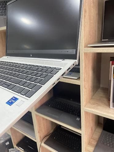 HP EliteBook, 15.6 ", Intel Core i7, 512 GB — 2