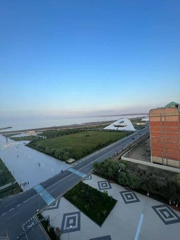 restoran kiraye verilir: 4 otaqlı, Yeni tikili, 300 kv. m — 12