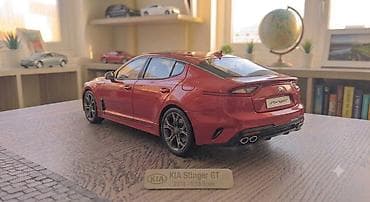 mini disk: Ford Focus 2014 modelinin 1:18 miqyaslı kolleksiya avtomobili. Model — 9