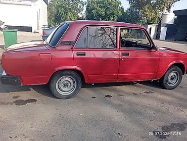 VAZ 2107 sedan - Kuzov: 4 qapılı sedan, qırmızı rəng - Mühərrik