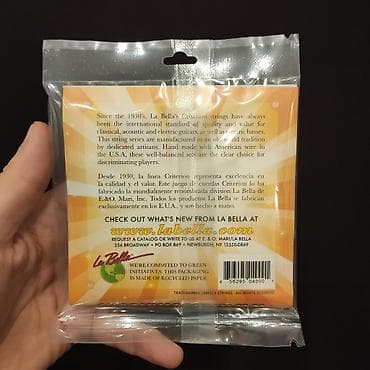 akustik gitara: Klassik neylon simlər Labella C800 Komplektdə 6 sim var (3 qara neylon — 2