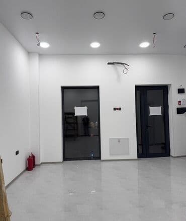 İcarəyə təqdim olunan kommersiya sahəsi - İşıqlı, minimalistik — 2