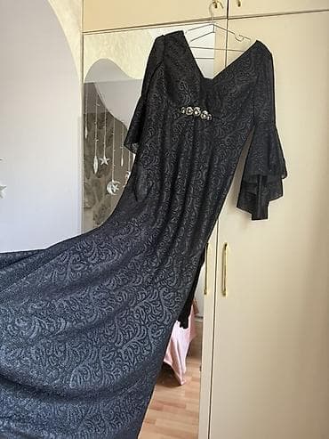 uzun kurtqa: Alinib -140 manat 1 defe geyinilib Razmer -42-44 Qara rəngli — 4