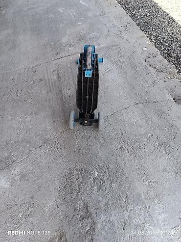 Uşaq skateri (3 təkərli) - Rəng: qara-mavi - 2 ön təkər + 1 arxa — 4