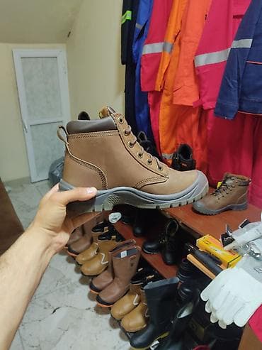 Şəxsi əşyalar: Safety Jogger Works iş çəkməsi - Model: Safety Jogger Works (etiketdə — 2