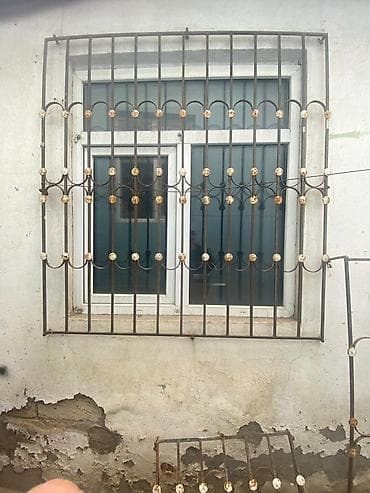 Məhsul: Dəmir pəncərə barmaqlıqları (dekorativ və təhlükəsizlik üçün)