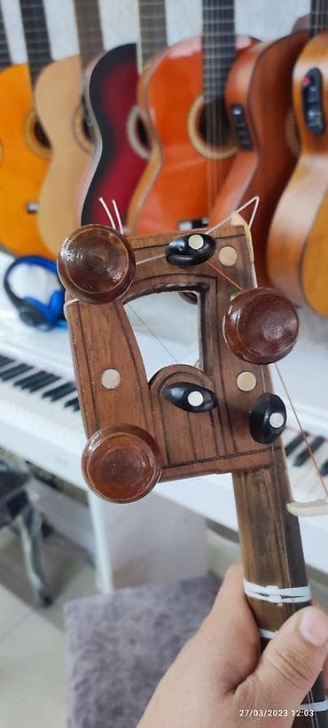 gitara jolana tornado: Profesional Tar Köhnə qədimi tar, Peto ustanın tarı, 60 yaşı var. Tut — 5