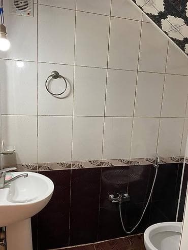 1 otaql: Tələbə Qızlar Üçün Kirayə Otaqlar! 2 mərtəbəli həyət evində 2 ayrı — 2