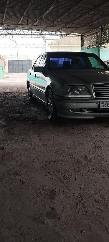 Mercedes-Benz C-Class: 2.2 l | 2000 il Sedan