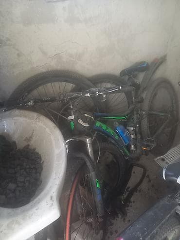 Satlır 29 luq heç bir problemi yoxdur super vəziyyətdə bir dənə kameri