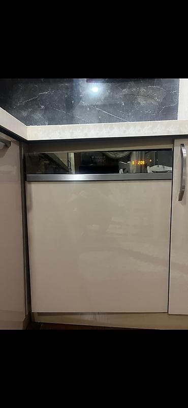 Qabyuyan maşın Hotpoint-Ariston, Tam qabaritli (60 sm.), Quraşdırılan