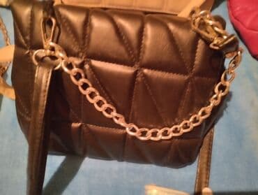 ziyafet geymleri: Məhsul paketi: ayaqqabı və geyim 1) Qırmızı idman ayaqqabıları - — 7