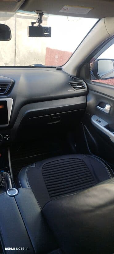 maşın 09: Kia Rio sedan - Korpus: 4 qapılı sedan, tünd qəhvəyi rəng - Kuzov — 5