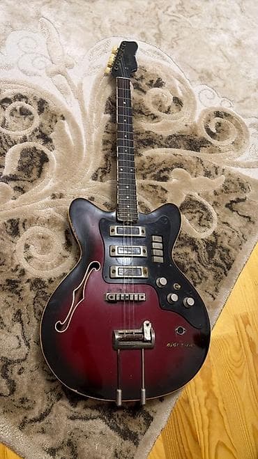 Yarım-akustik elektrik gitara - Korpus: hollow-body, f delikli, iki