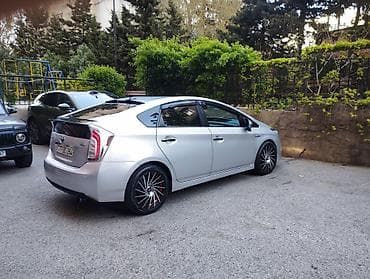 tesla model x: Toyota Prius (3-cü nəsil) hibrid hetçbek - Kuzov: gümüşü rəng, 5 — 4