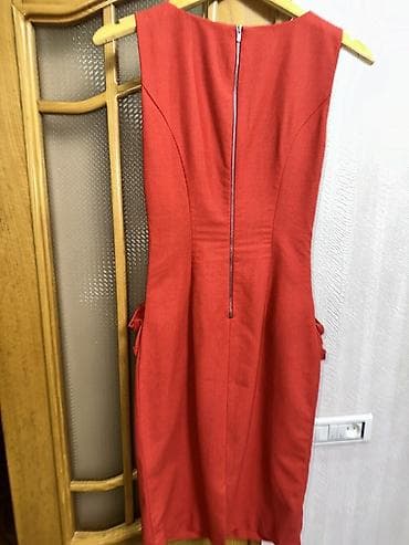 yun don: Qırmızı qolsuz qələm don Marka: Roman Bədən: 36 - Kəsim: Dizə qədər — 4