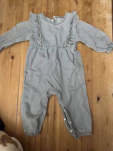 Uşaq üçün kombinezon – açıq mavi rəngdə denim/jeans parçadan. -
