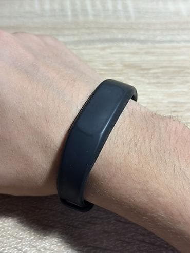 Smart qolbaqlar: Arenda!!! Qara silikon biləkli sadə fitnes qolbağı - Minimalist — 1