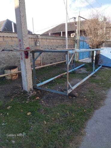 Lak-boya məhsulları: Çən və ayaqlıq — hər ikisi də satılır. Qiymət: 450 manat. Dəmir — 4