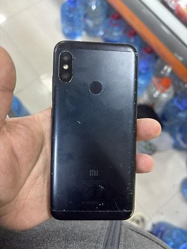 Xiaomi Mi A2 Lite, 32 ГБ, цвет - Черный, 
 Две SIM карты — 3